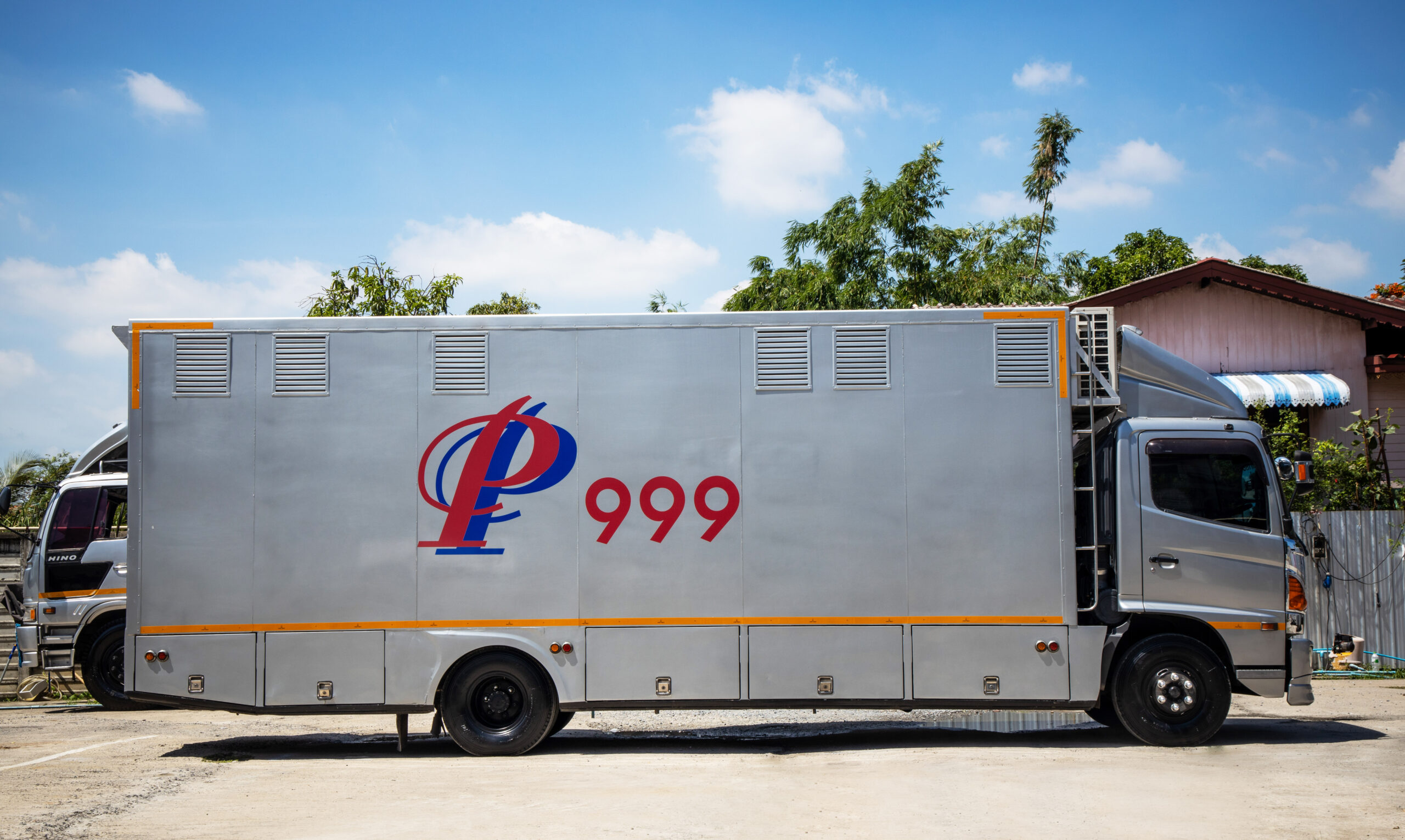 รถสุขาเคลื่อนที่ให้เช่า 96