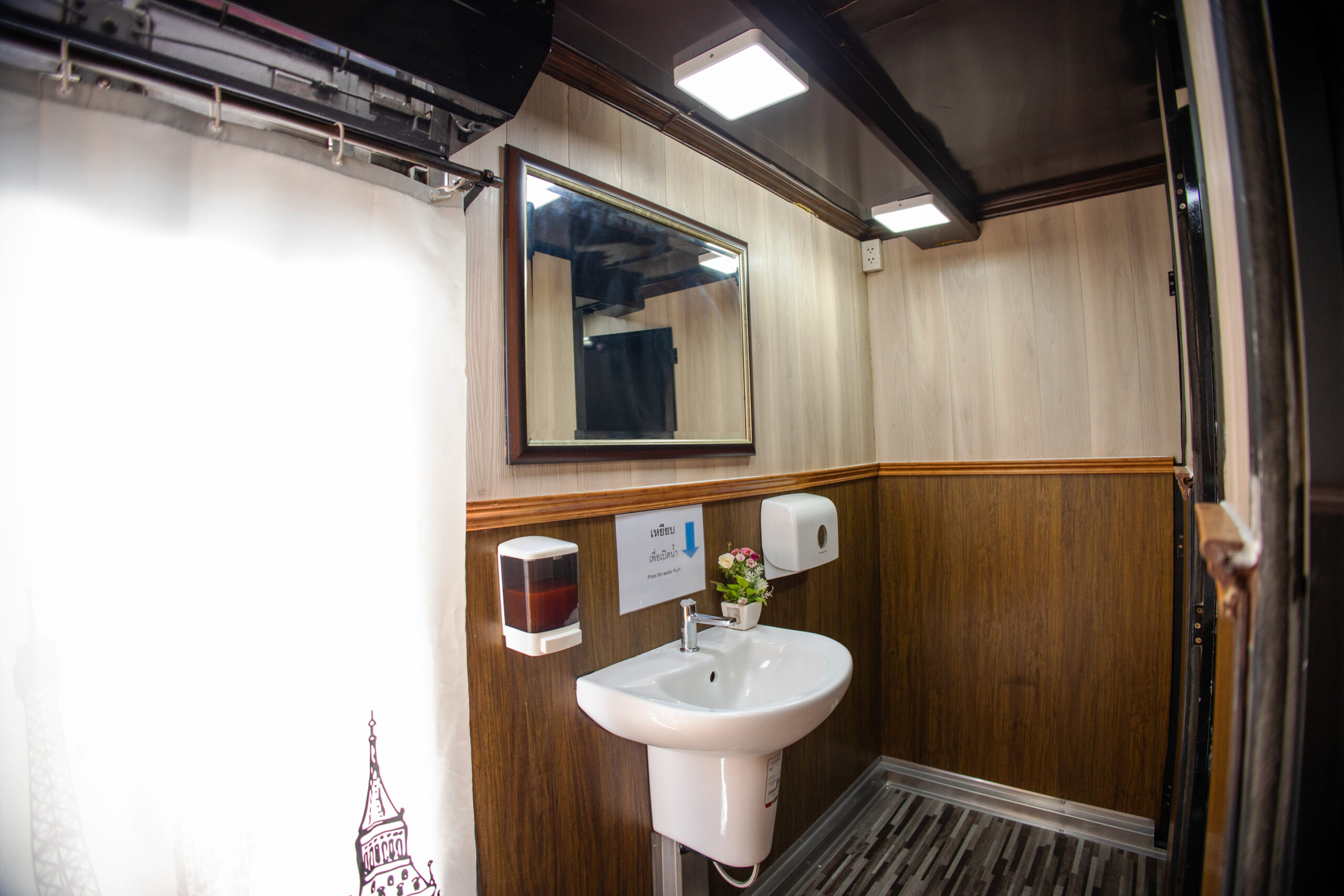 รถสุขาเคลื่อนที่ให้เช่า 99