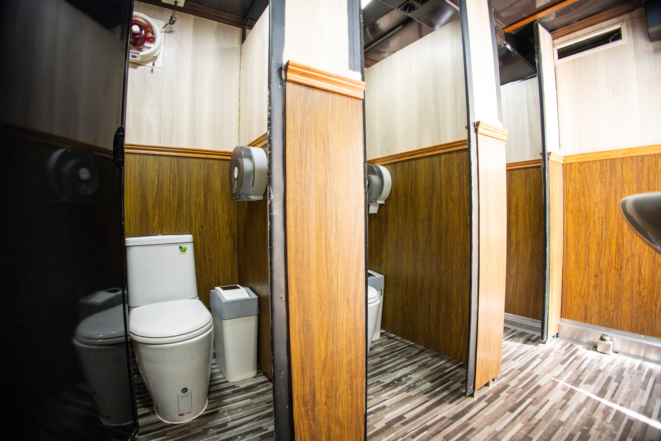 รถสุขาเคลื่อนที่ให้เช่า 101