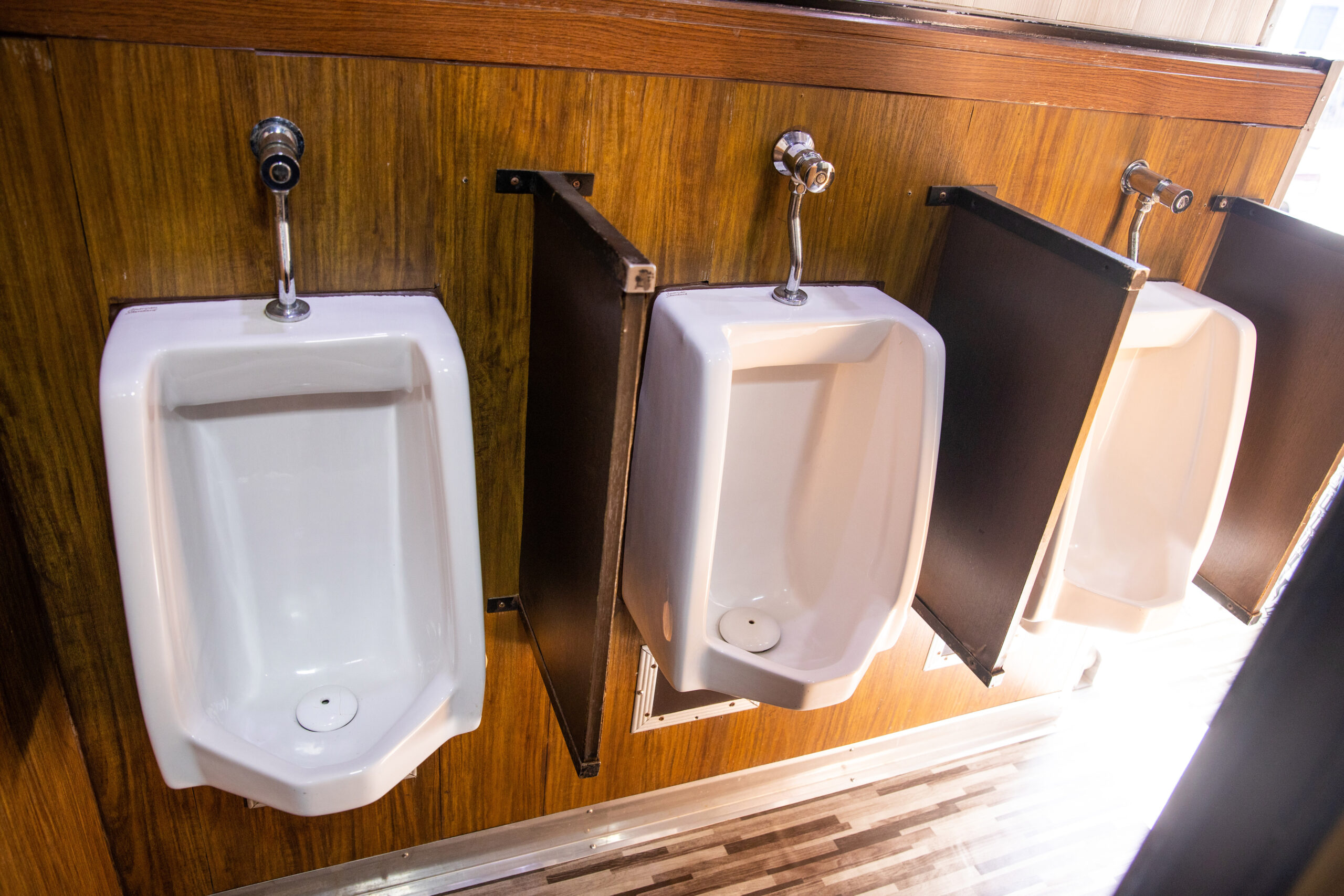 รถสุขาเคลื่อนที่ให้เช่า 105