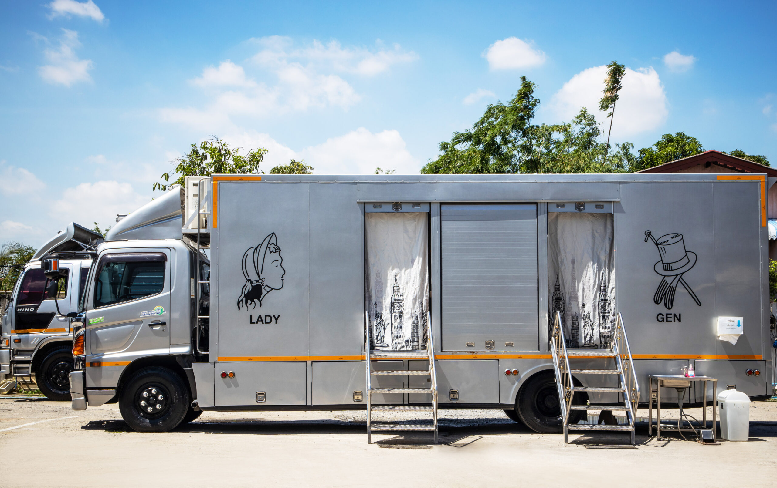 รถสุขาเคลื่อนที่ให้เช่า 93