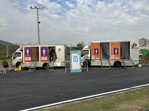 รถสุขาเคลื่อนที่ให้เช่า 136