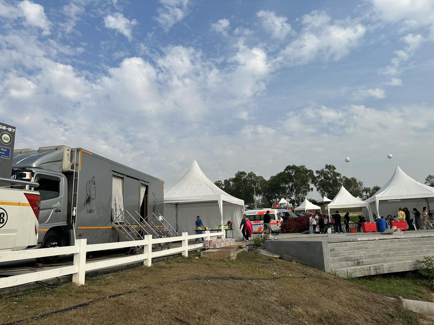 รถสุขาเคลื่อนที่ให้เช่า 141