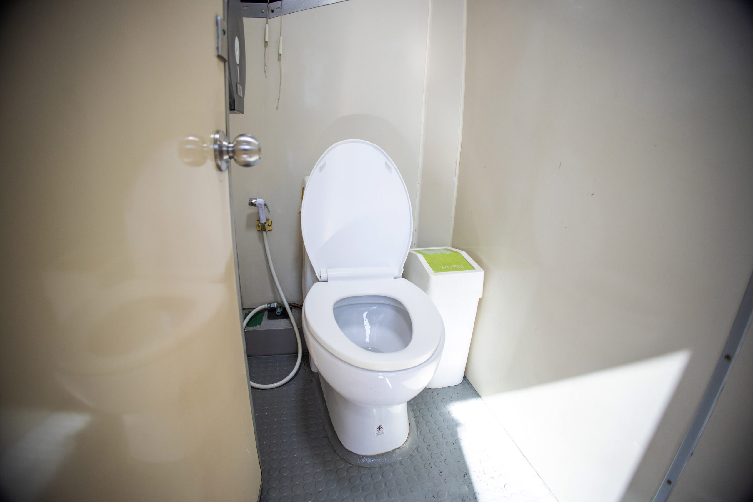 รถสุขาเคลื่อนที่ให้เช่า 75