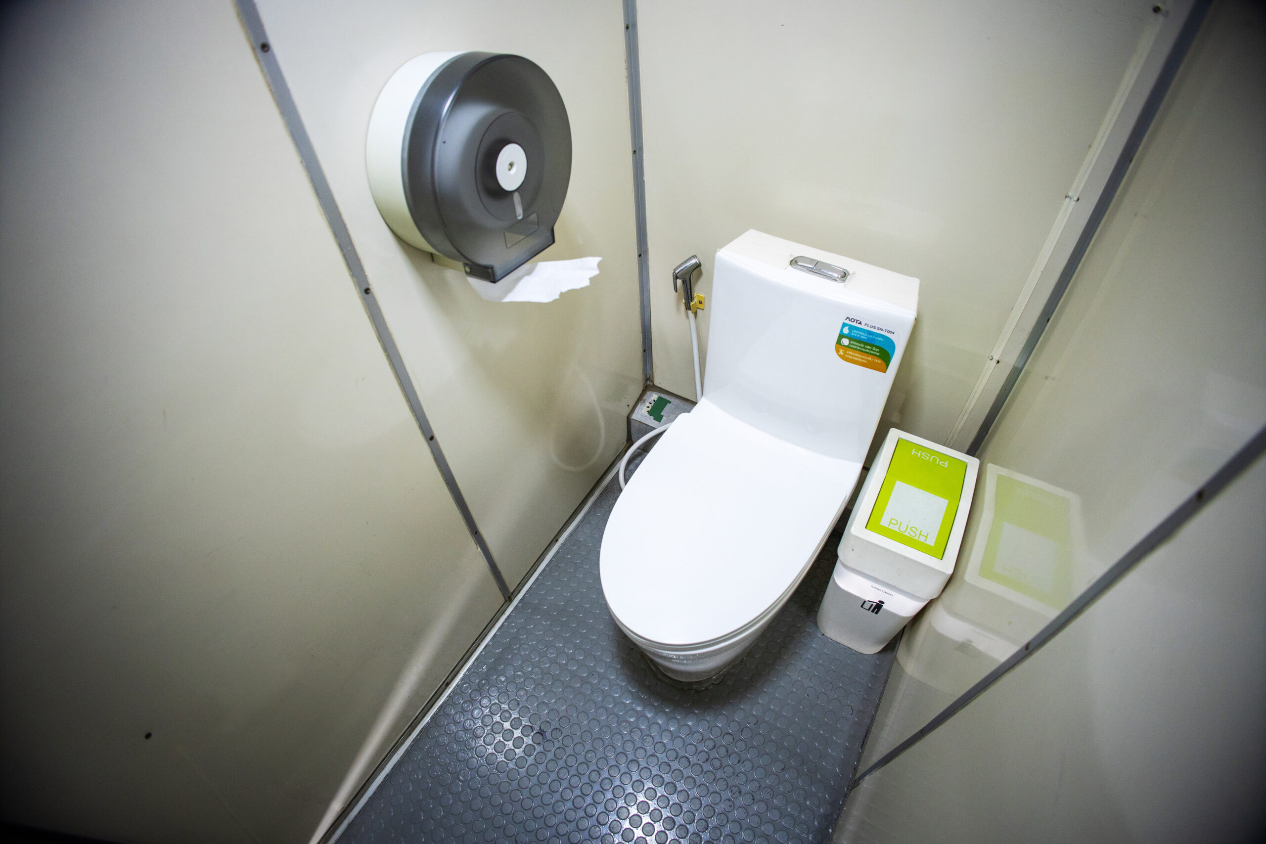 รถสุขาเคลื่อนที่ให้เช่า 76