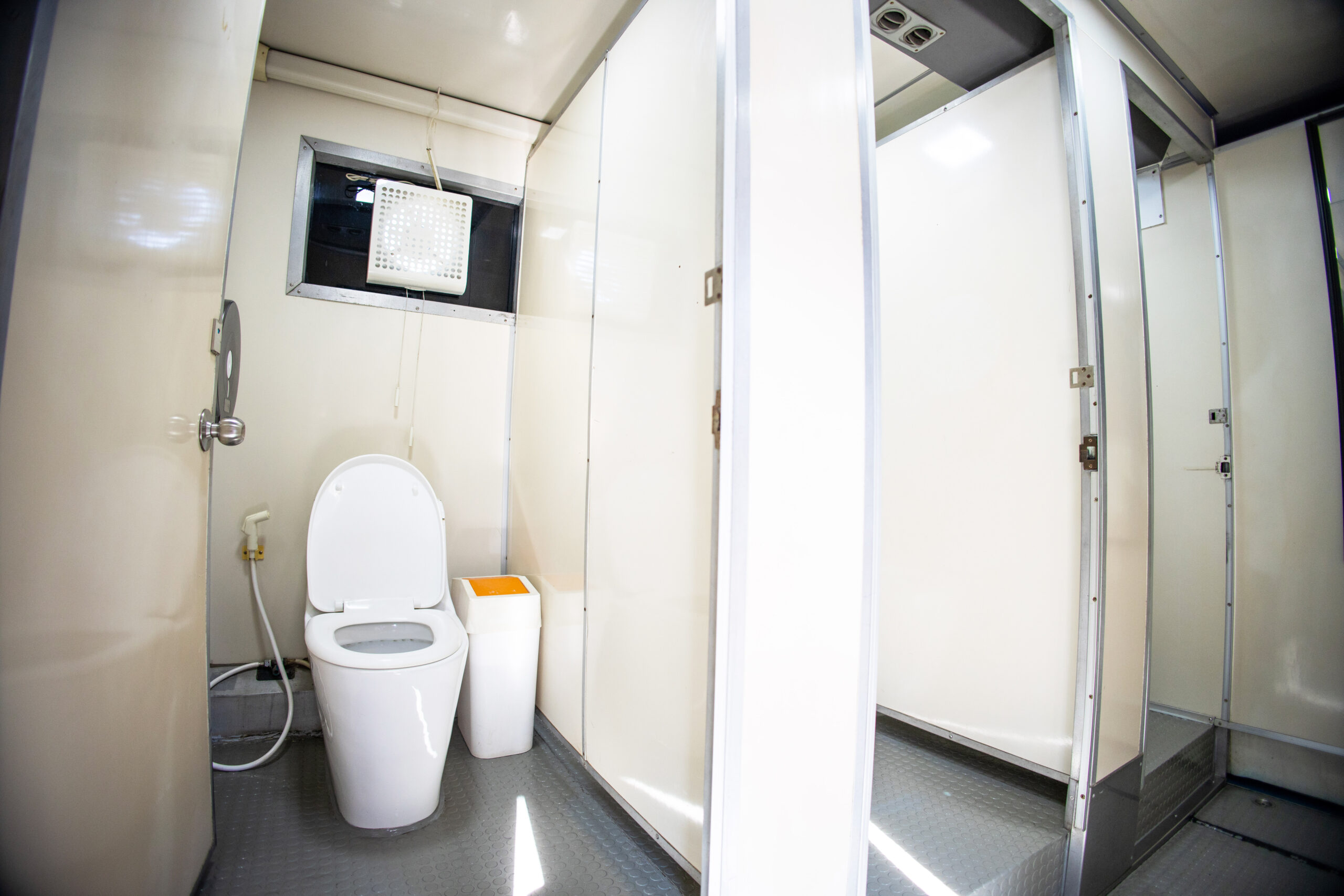 รถสุขาเคลื่อนที่ให้เช่า 79